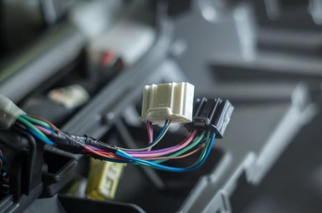 کدام فیوز باعث روشن نشدن ماشین میشود؟ راهنمای جامع تشخیص و تعویض